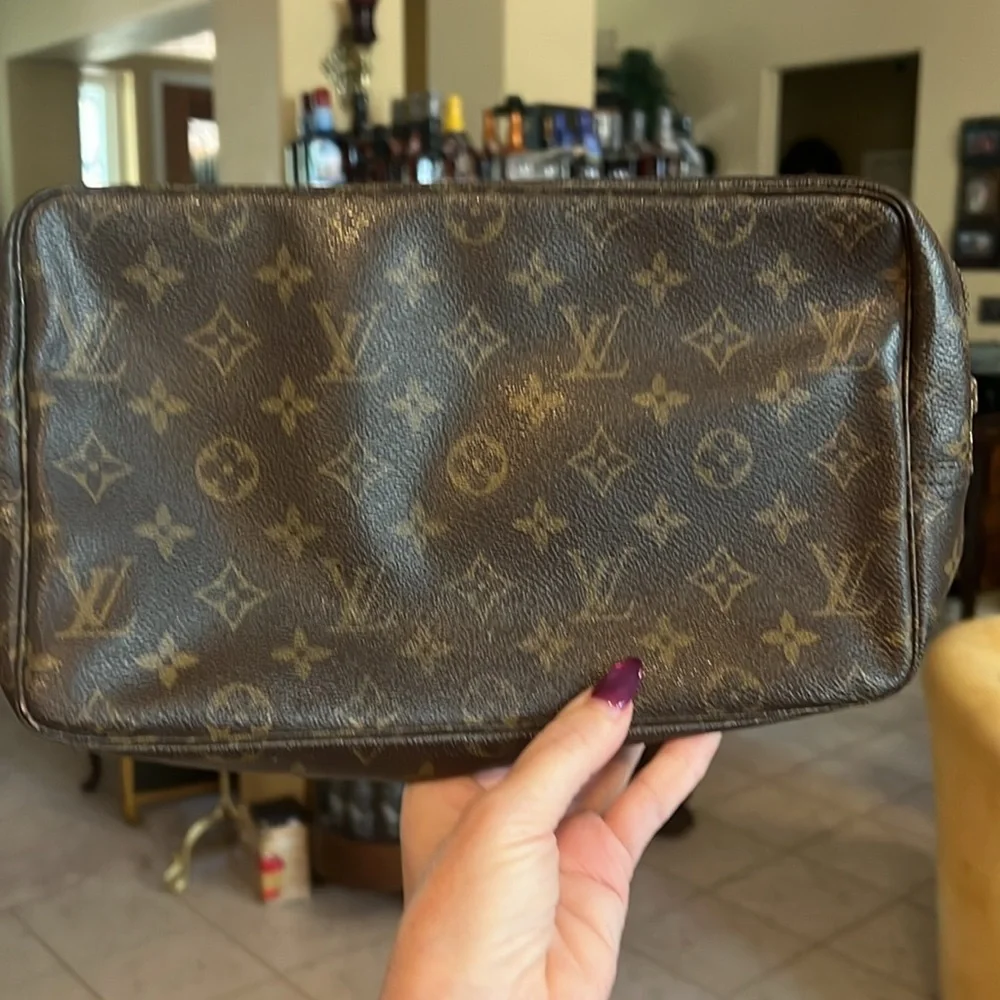 ✨ Vintage Louis Vuitton Monogram Travel / Toiletry Pouch ✨